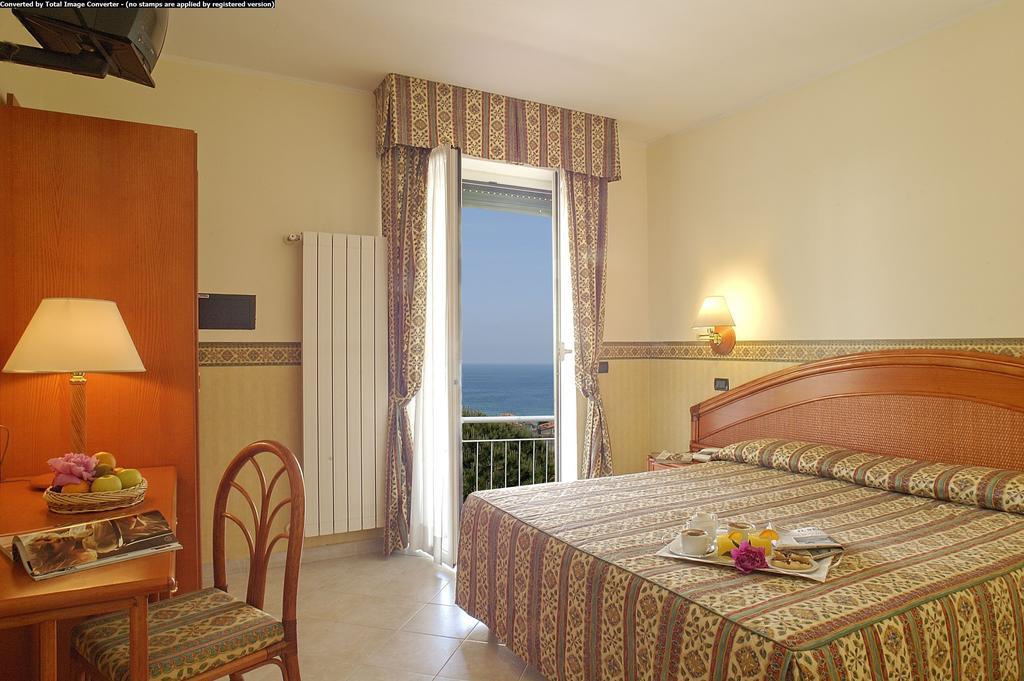 Hotel Casella Pietra Ligure Bilik gambar